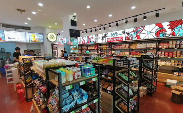 线上线下一体化经营，怡佳仁零食店加盟品牌提高用户体验
