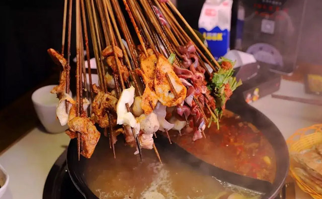 华阳串根香火锅串串，使用一次性锅底健康美味